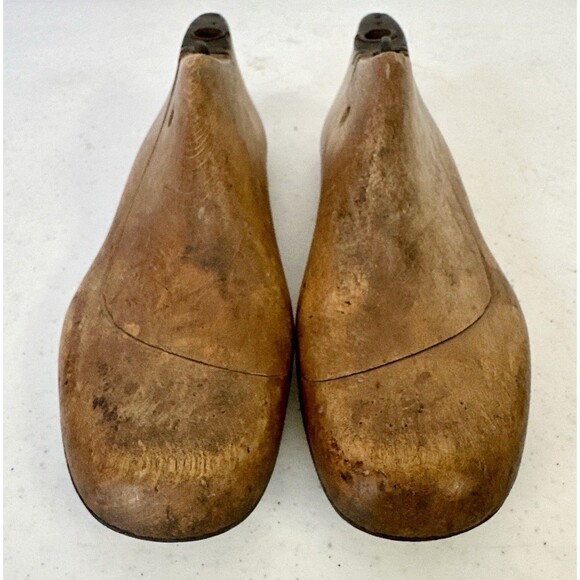 Vintage Pair Of Wooden 8” Industrial Shoe Factory Mold Marked 31 On Bottom - Picture 3 of 6